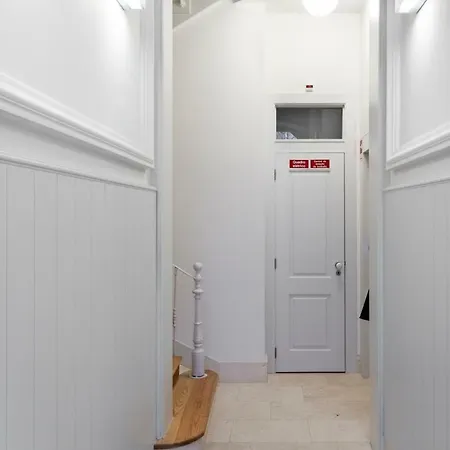 Joivy Splendid Flats Near Santa Justa Lift Appartamento Lisbona